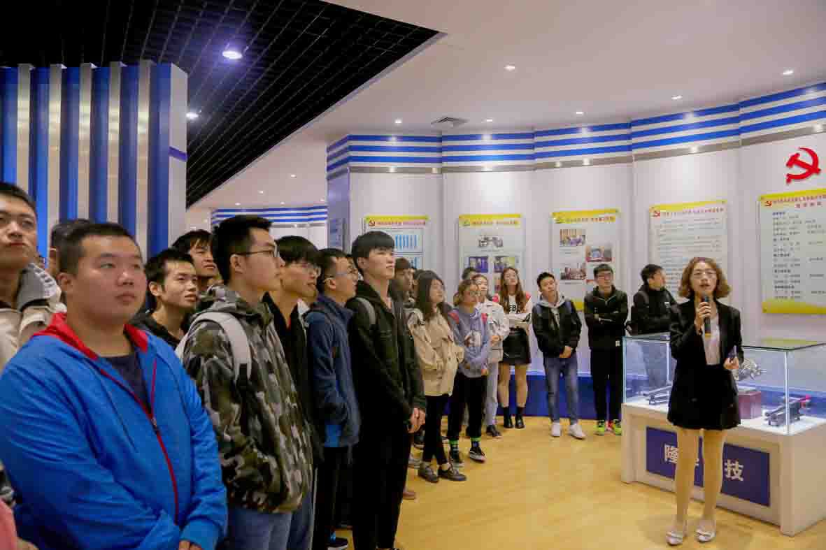 河南科技大學(xué)制冷與低溫工程系學(xué)子赴隆華參觀實習