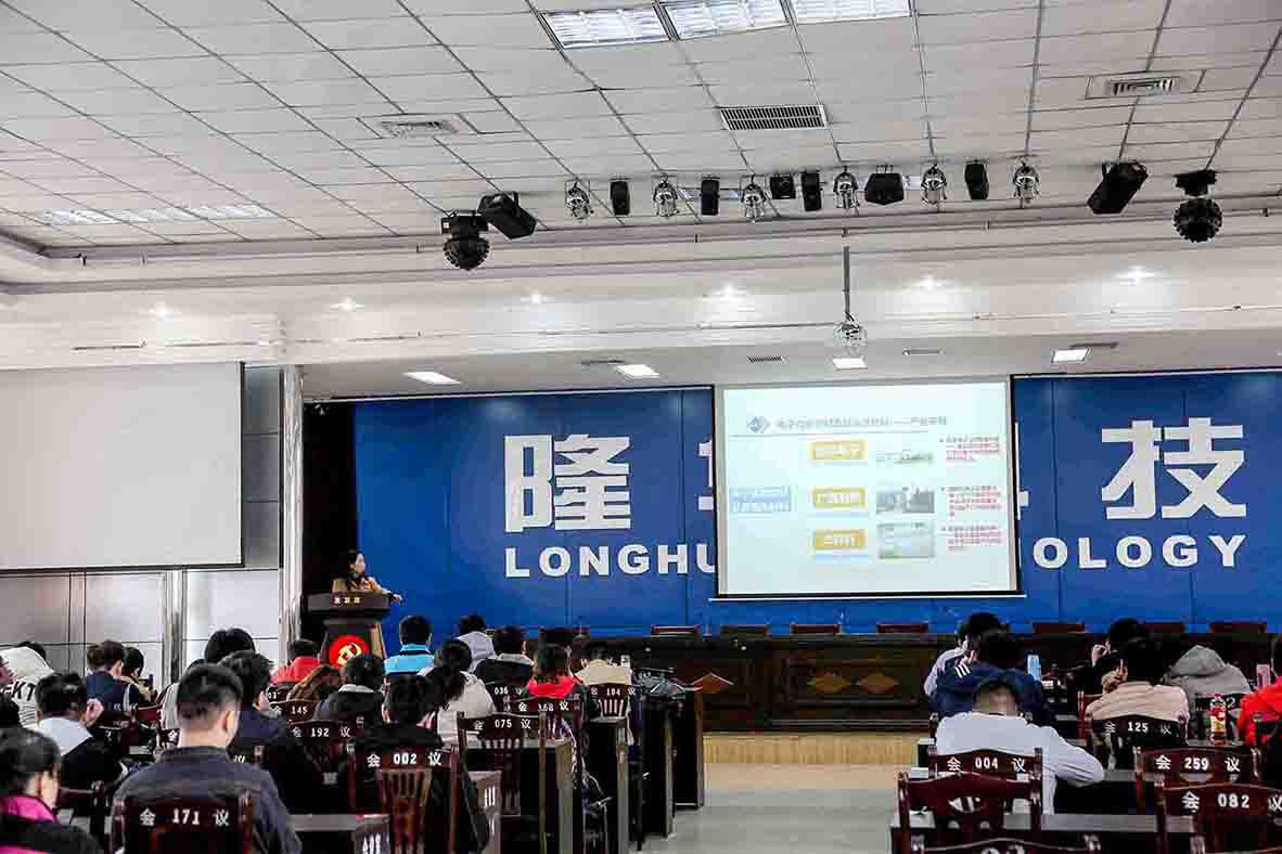 河南科技大學(xué)制冷與低溫工程專(zhuān)業(yè)學(xué)子赴隆華參觀(guān)實(shí)習(xí)