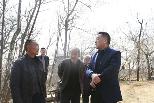 隆華黨委書記李占明深入貧困戶調(diào)研，助力精準(zhǔn)扶貧